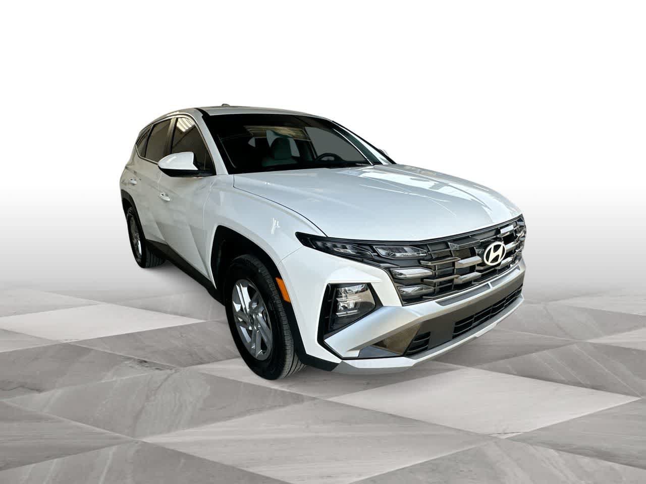 Used 2025 Hyundai Tucson SE FWD image 2