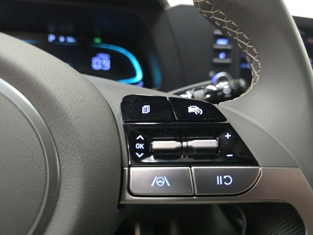 Used 2025 Hyundai Elantra Sport image 12