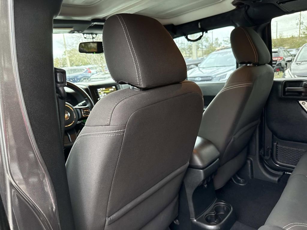Used 2017 Jeep Wrangler Unlimited Sahara w/ Max Tow Package image 16