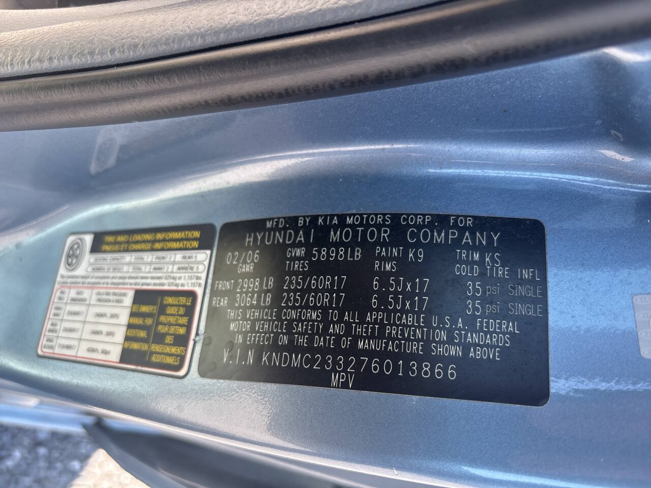 Used 2007 Hyundai Entourage Limited FWD image 16