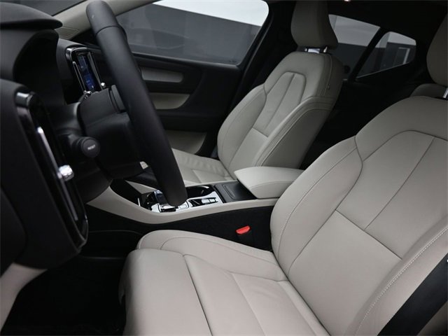 Used 2024 Volvo XC40 B5 Plus w/ Protection Package Premier image 9