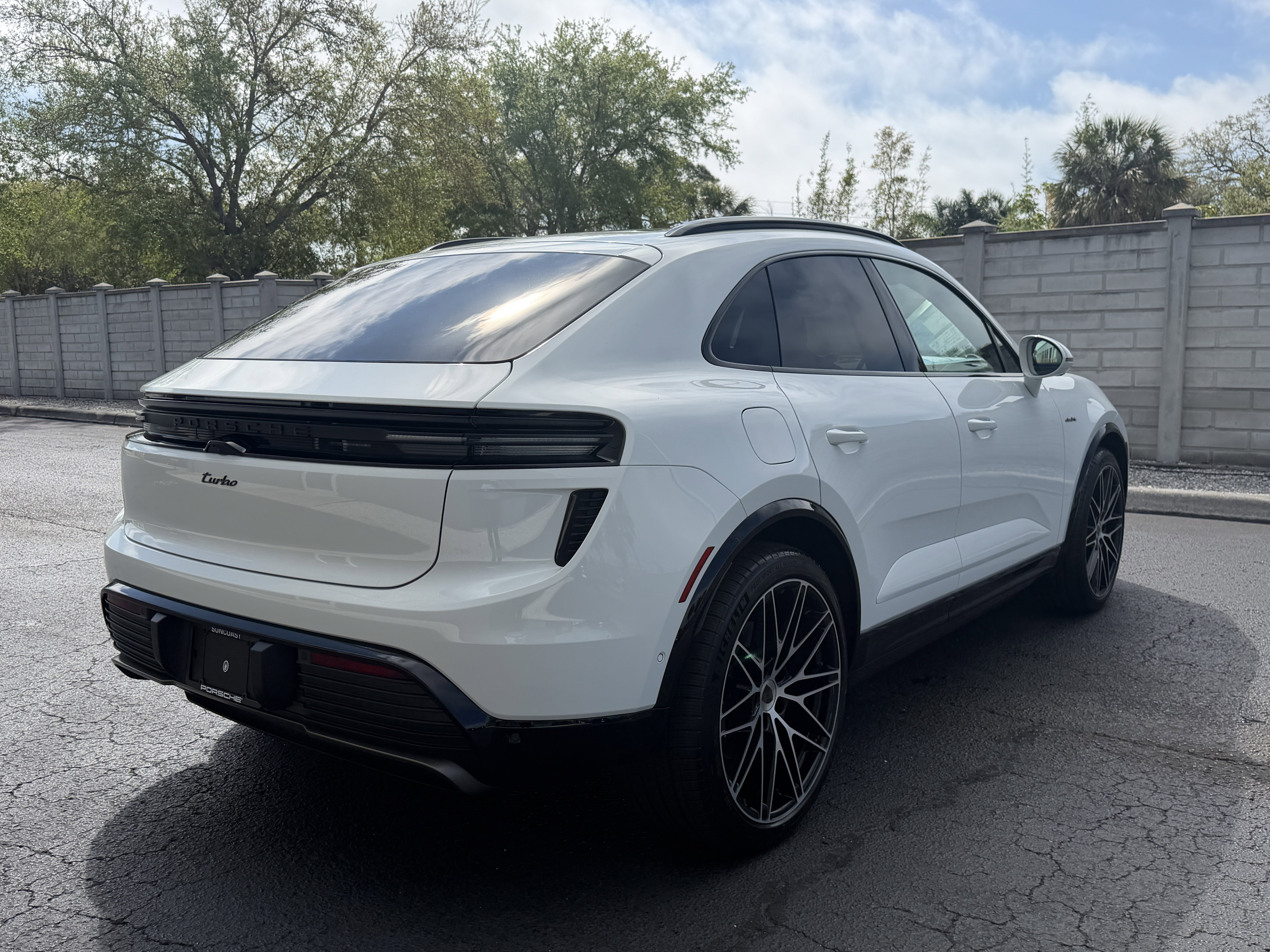 New 2026 Porsche Macan Turbo Electric image 6