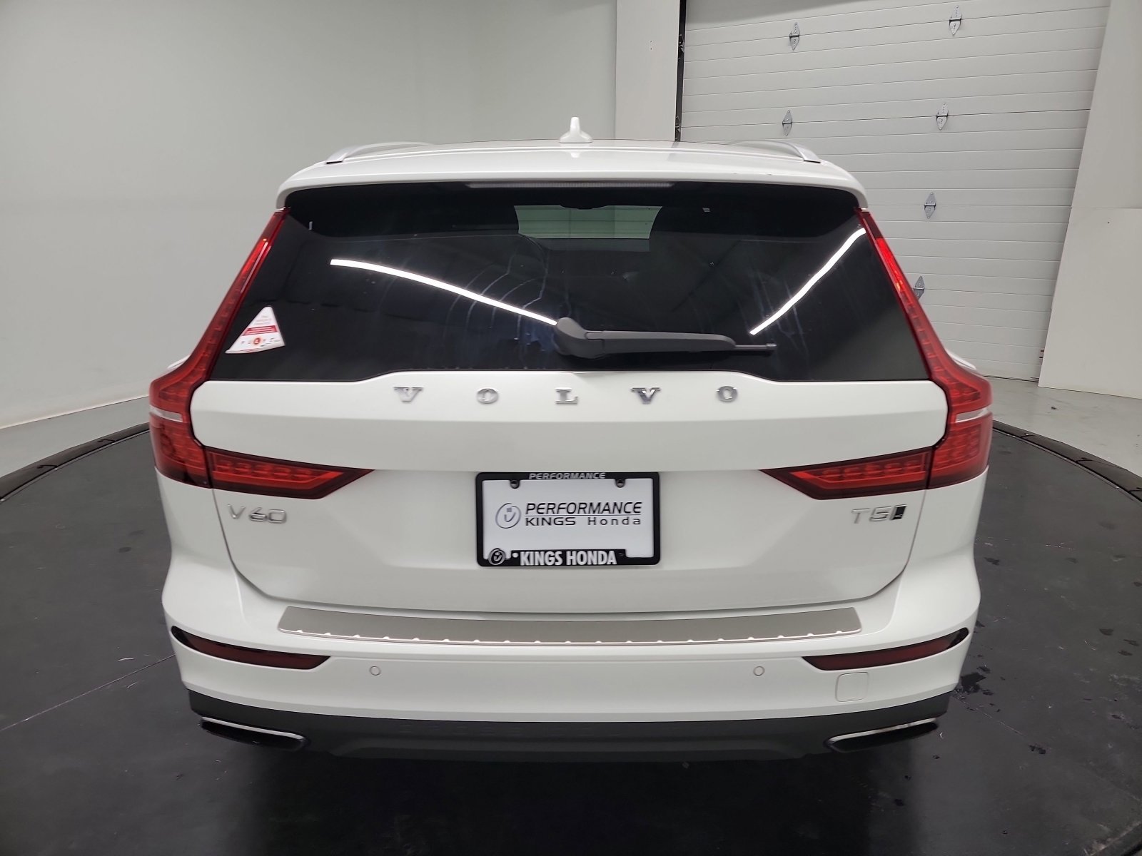 Used 2021 Volvo V60 T5 Cross Country image 4