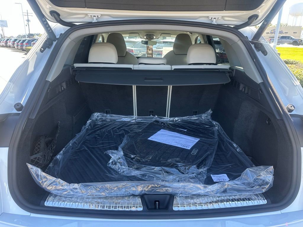 New 2025 Audi Q5 Premium Plus image 24