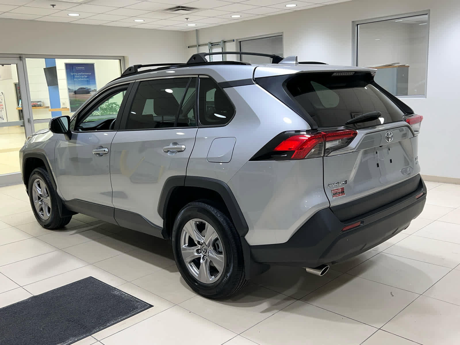 Used 2023 Toyota RAV4 XLE w/ Convenience Package AWD/4WD image 8
