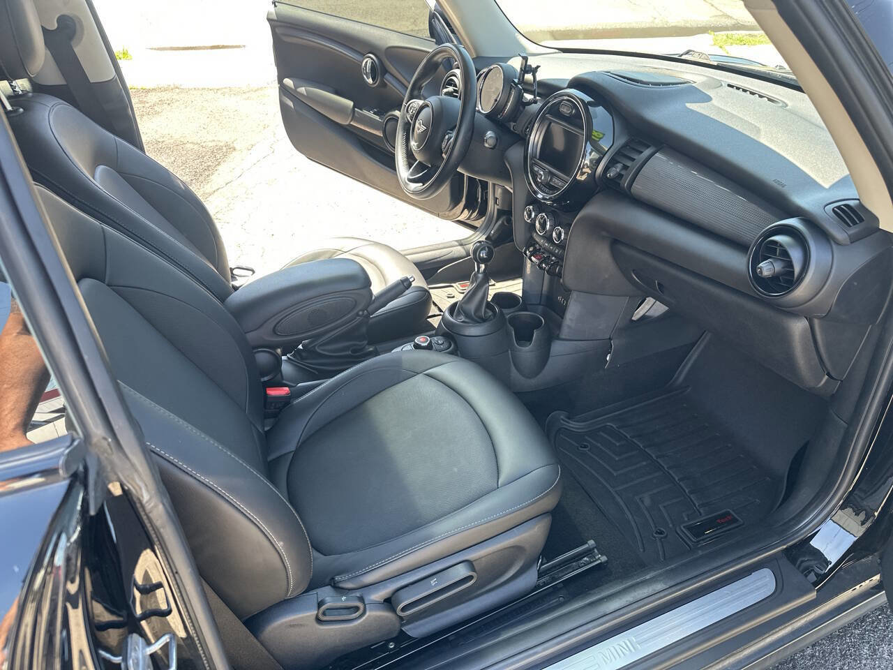 Used 2018 MINI Cooper 2-Door Hardtop FWD image 21