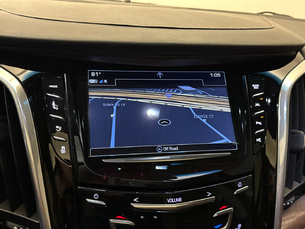 Used 2020 Cadillac Escalade Premium Luxury w/ Escalade Sport Edition AWD/4WD image 26