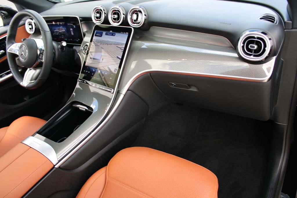 Used 2025 Mercedes-Benz GLC 300 4MATIC image 27