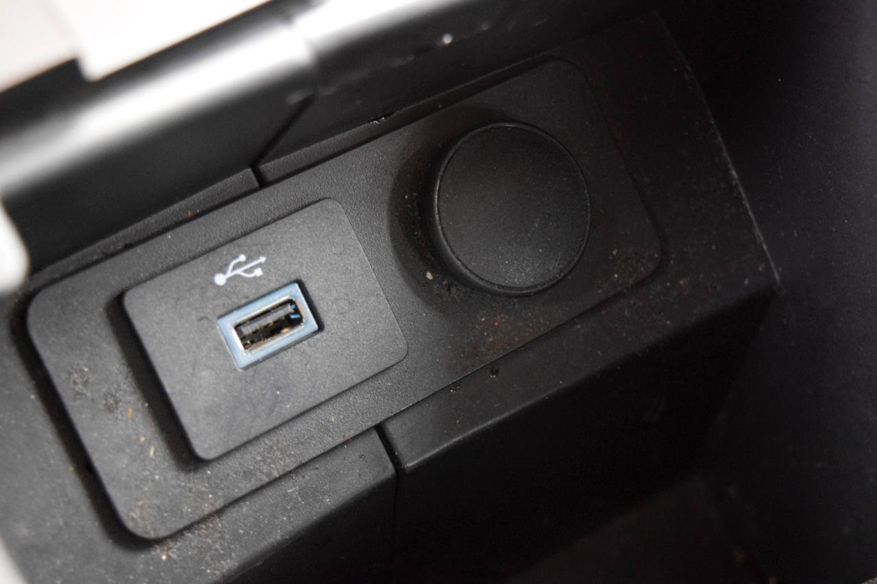 Used 2017 Ford Fusion SE w/ Fusion SE Technology Package FWD image 30