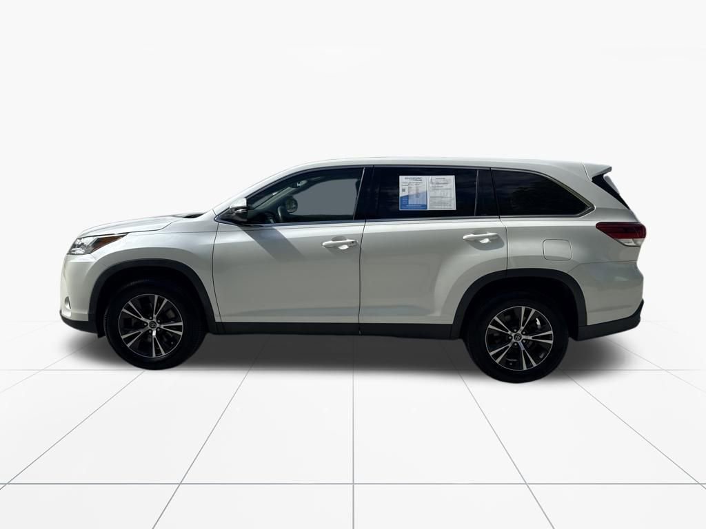 Used 2019 Toyota Highlander LE image 5