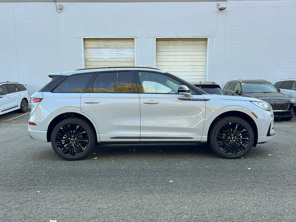 New 2026 Lincoln Corsair Reserve image 2