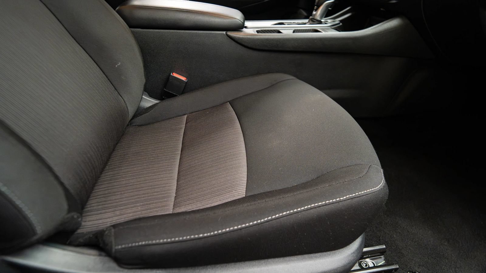 Used 2025 Nissan Sentra SV FWD image 12