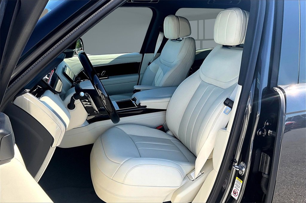 New 2025 Land Rover Range Rover SE image 9