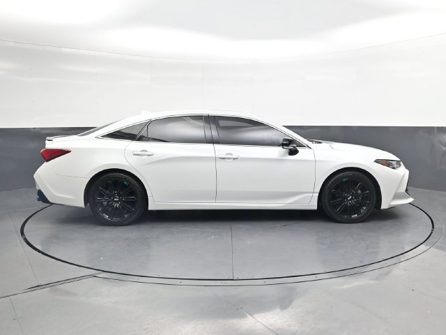 Used 2019 Toyota Avalon Touring FWD image 3