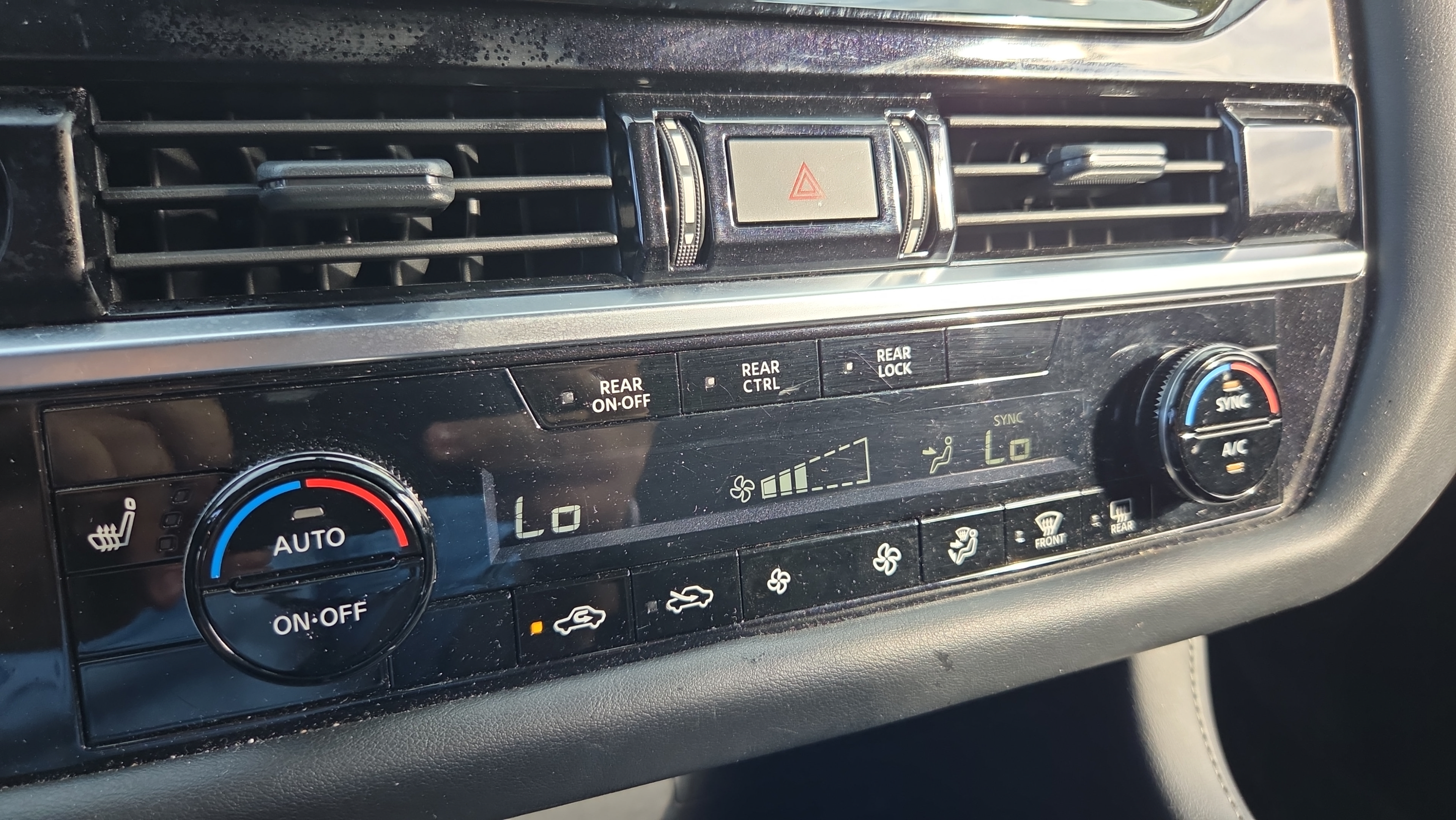 Used 2025 Nissan Pathfinder SV FWD image 21