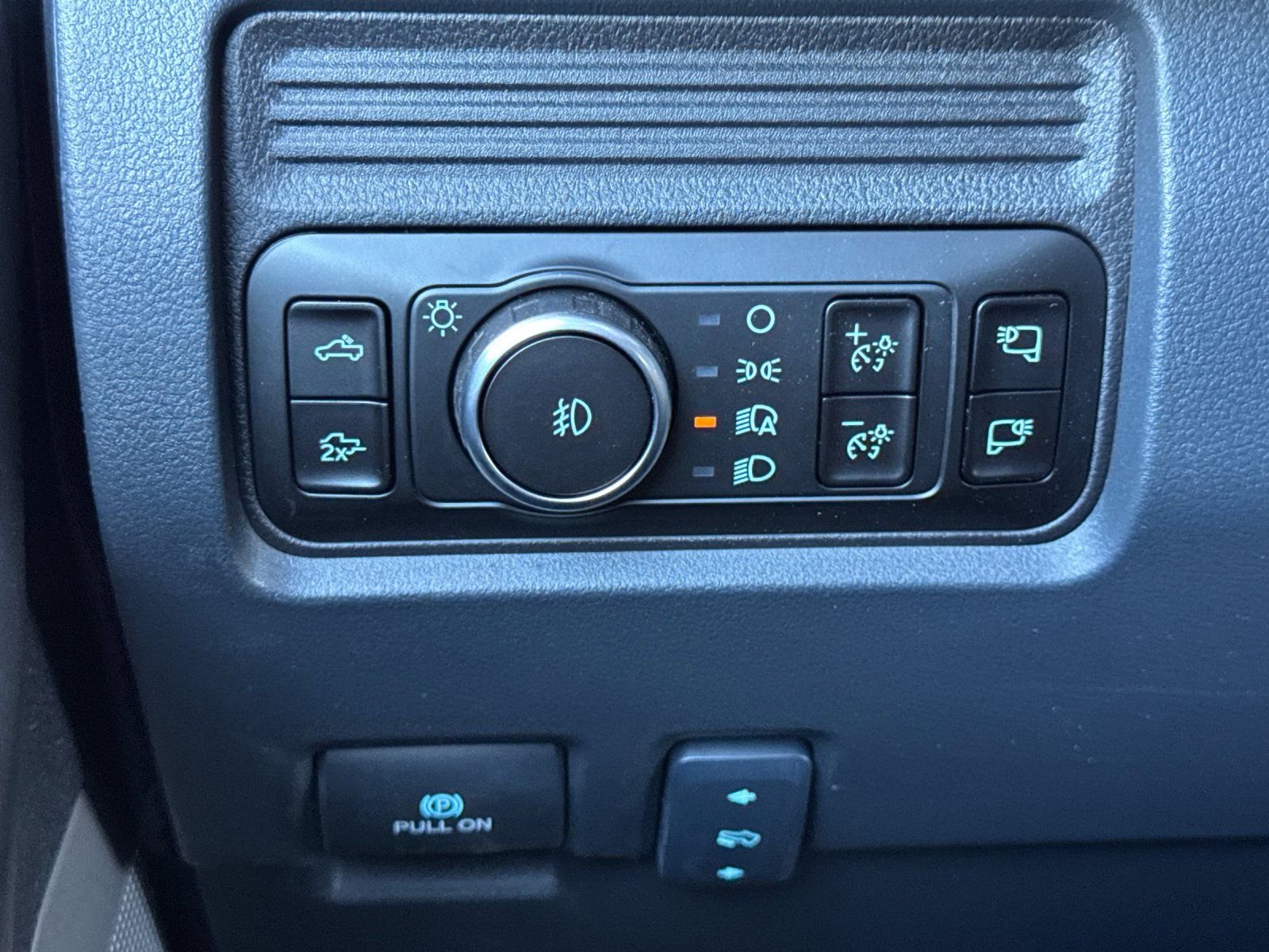 New 2026 Ford F250 Lariat w/ Black Appearance Package image 30