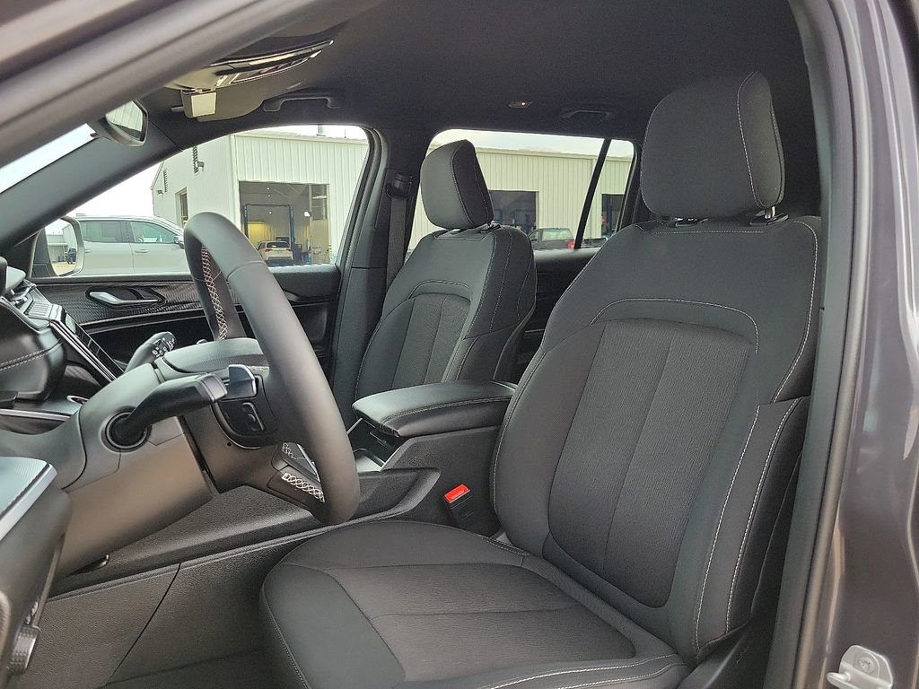 Used 2024 Jeep Grand Cherokee L Laredo image 12