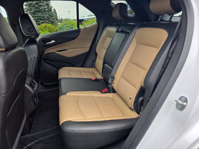 Used 2023 Chevrolet Equinox Premier AWD/4WD image 16