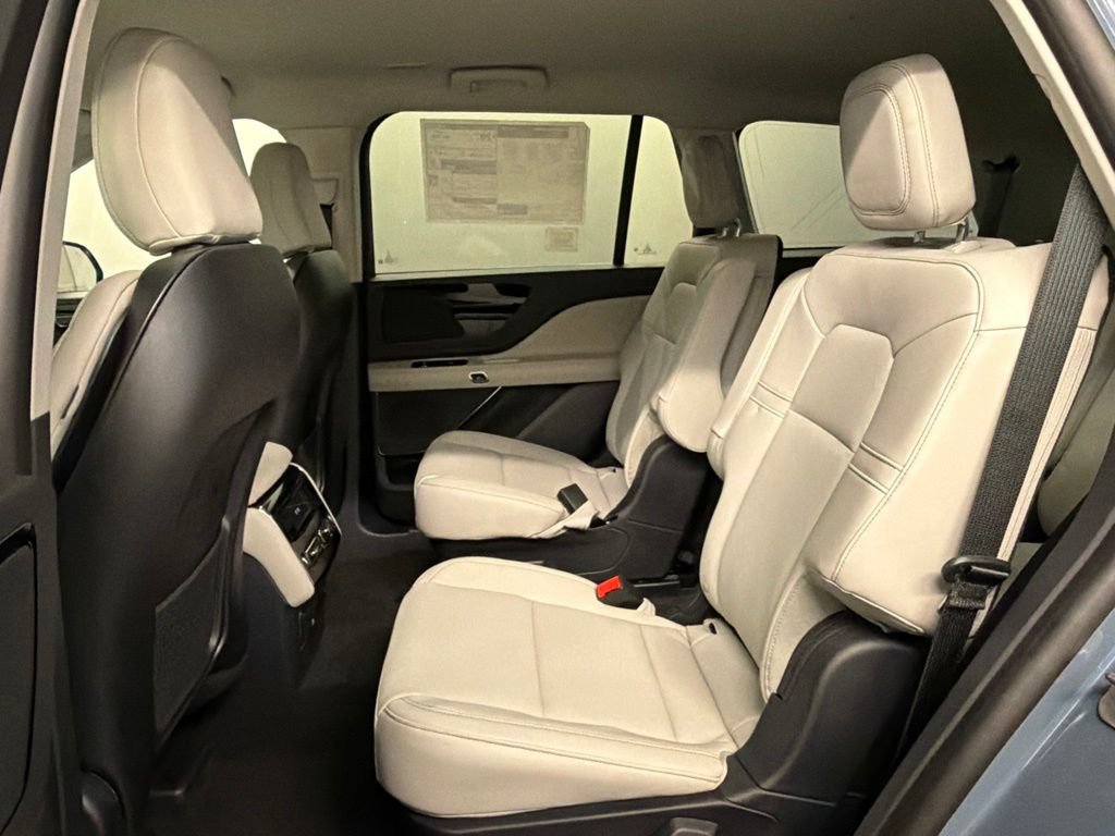 New 2026 Lincoln Aviator AWD image 33