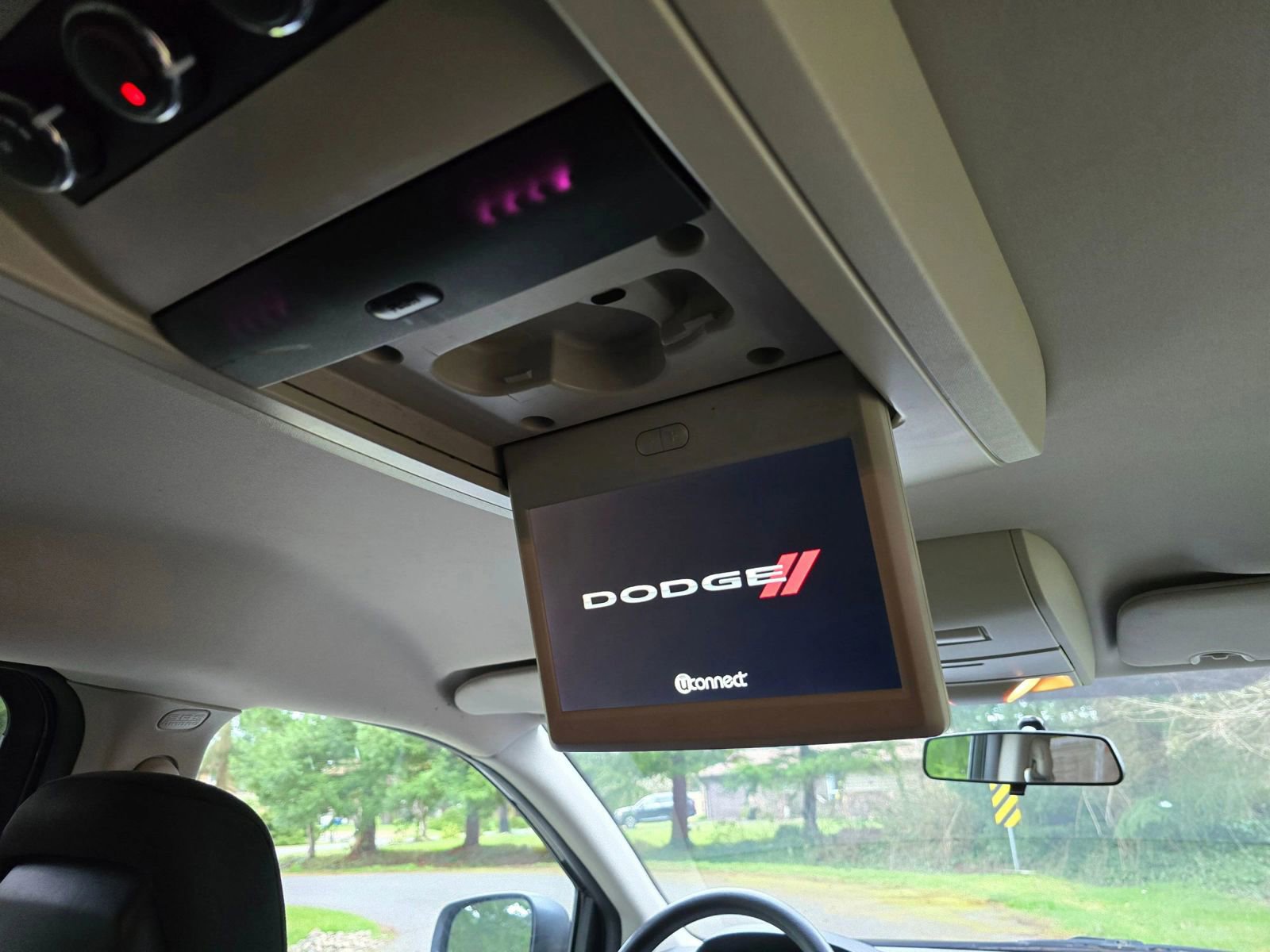 Used 2018 Dodge Grand Caravan SE image 17