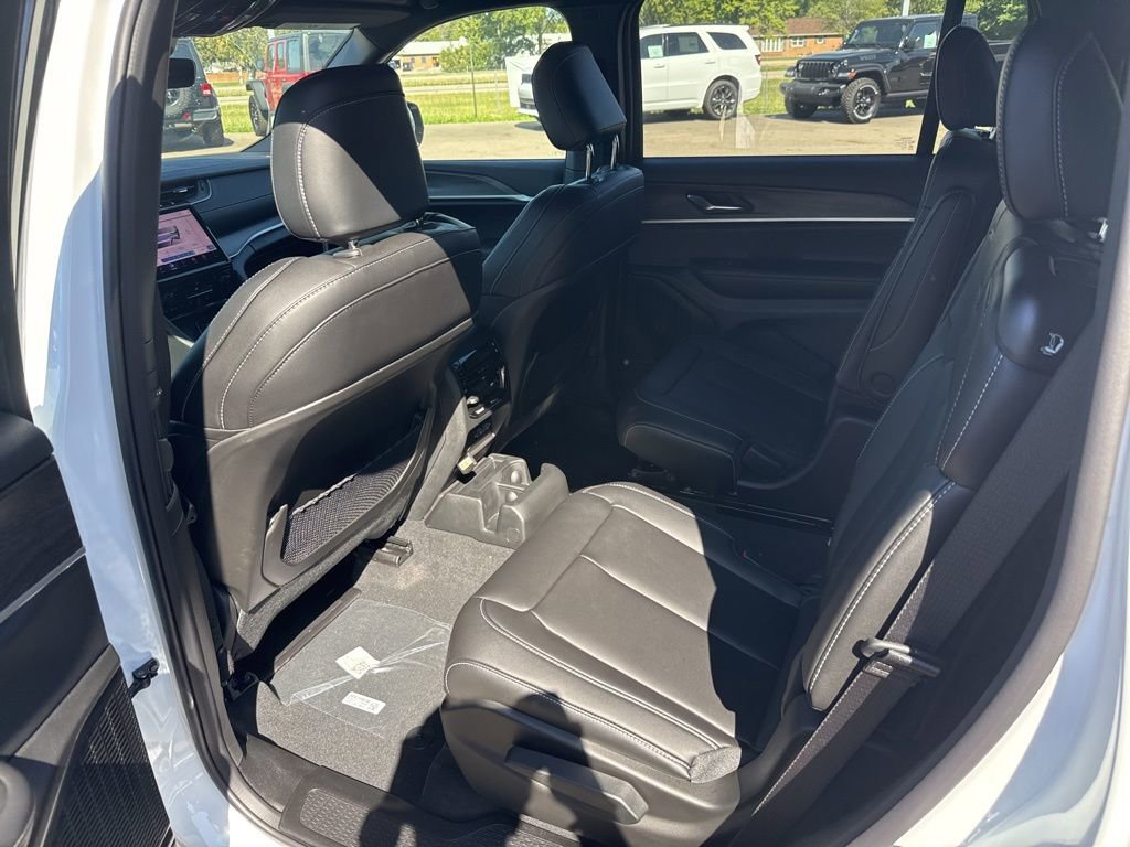 New 2025 Jeep Grand Cherokee L Limited image 16