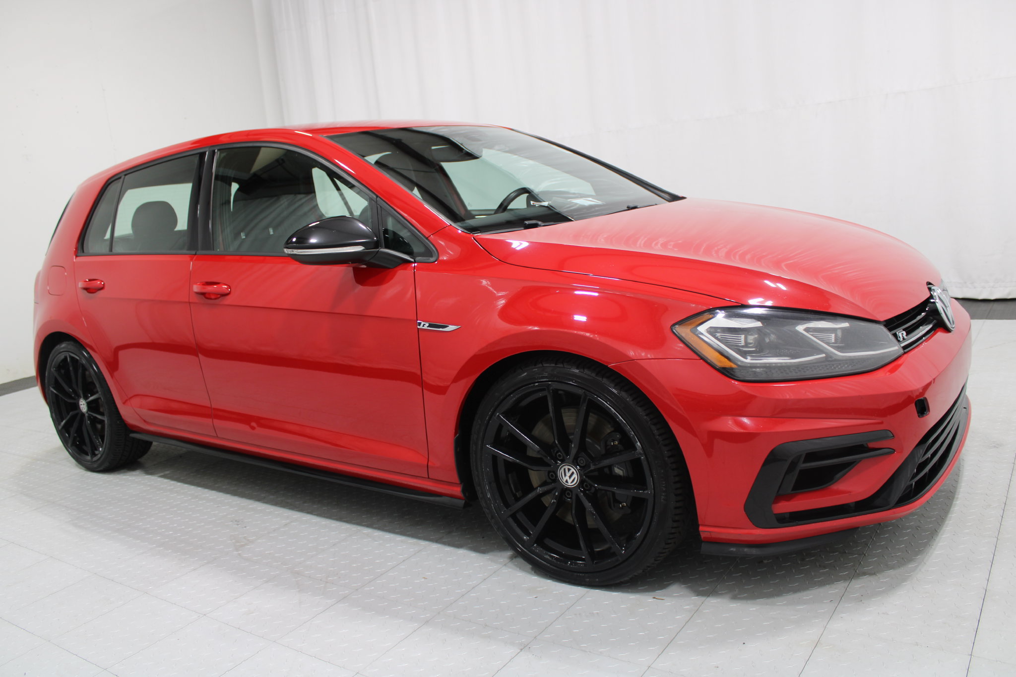 Used 2018 Volkswagen Golf R 4-Door AWD/4WD image 4