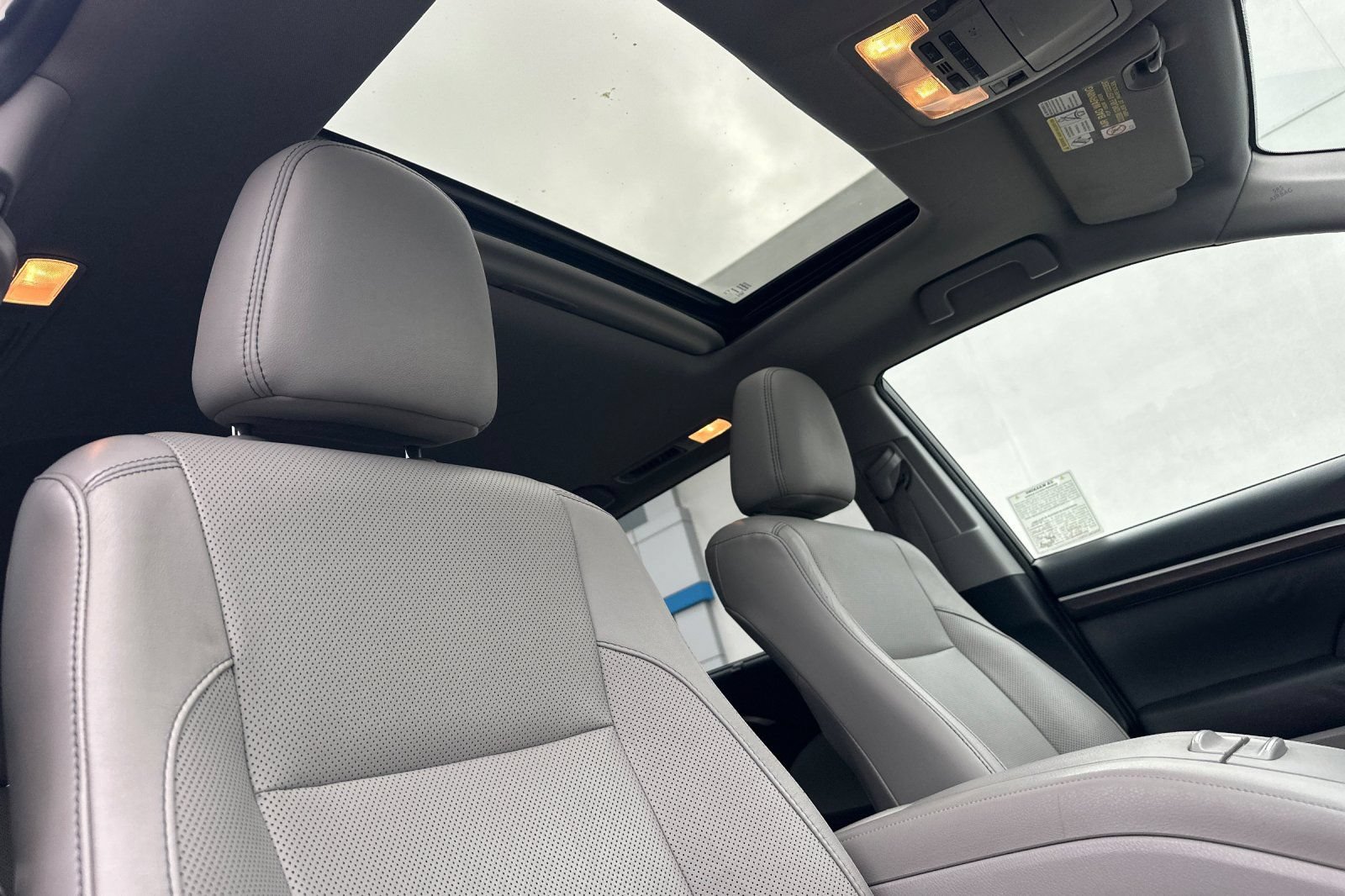 Used 2015 Toyota Highlander Limited FWD image 17