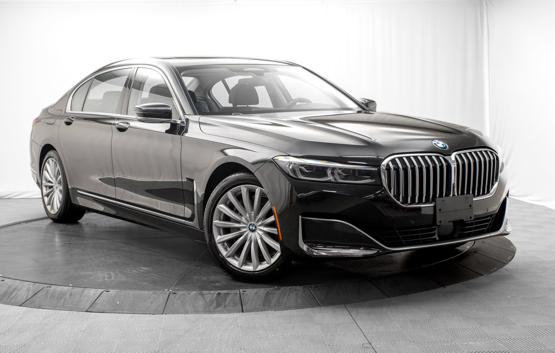 Used 2020 BMW 740i xDrive AWD/4WD image 1