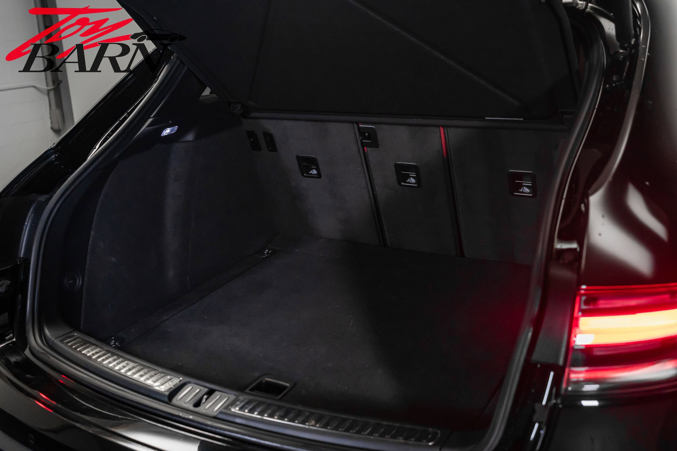 Used 2023 Porsche Macan image 45