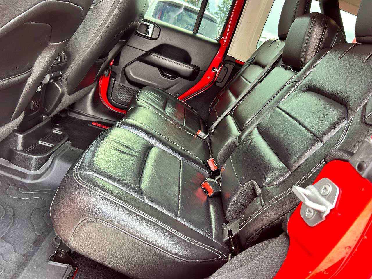 Used 2018 Jeep Wrangler Unlimited Sahara AWD/4WD image 14