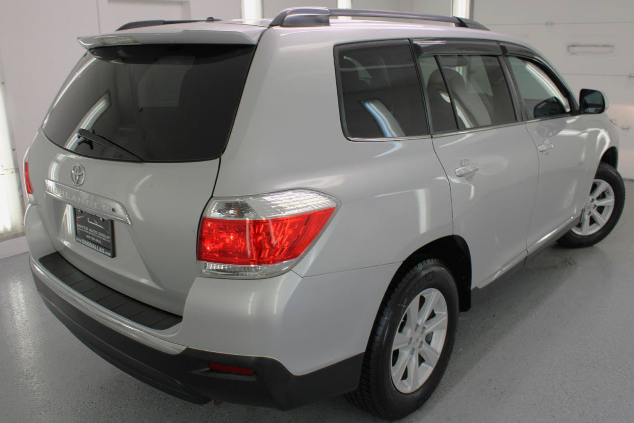 Used 2011 Toyota Highlander SE w/ Tow Pkg FWD image 30