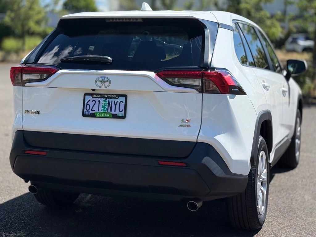 Certified 2022 Toyota RAV4 LE AWD/4WD image 5