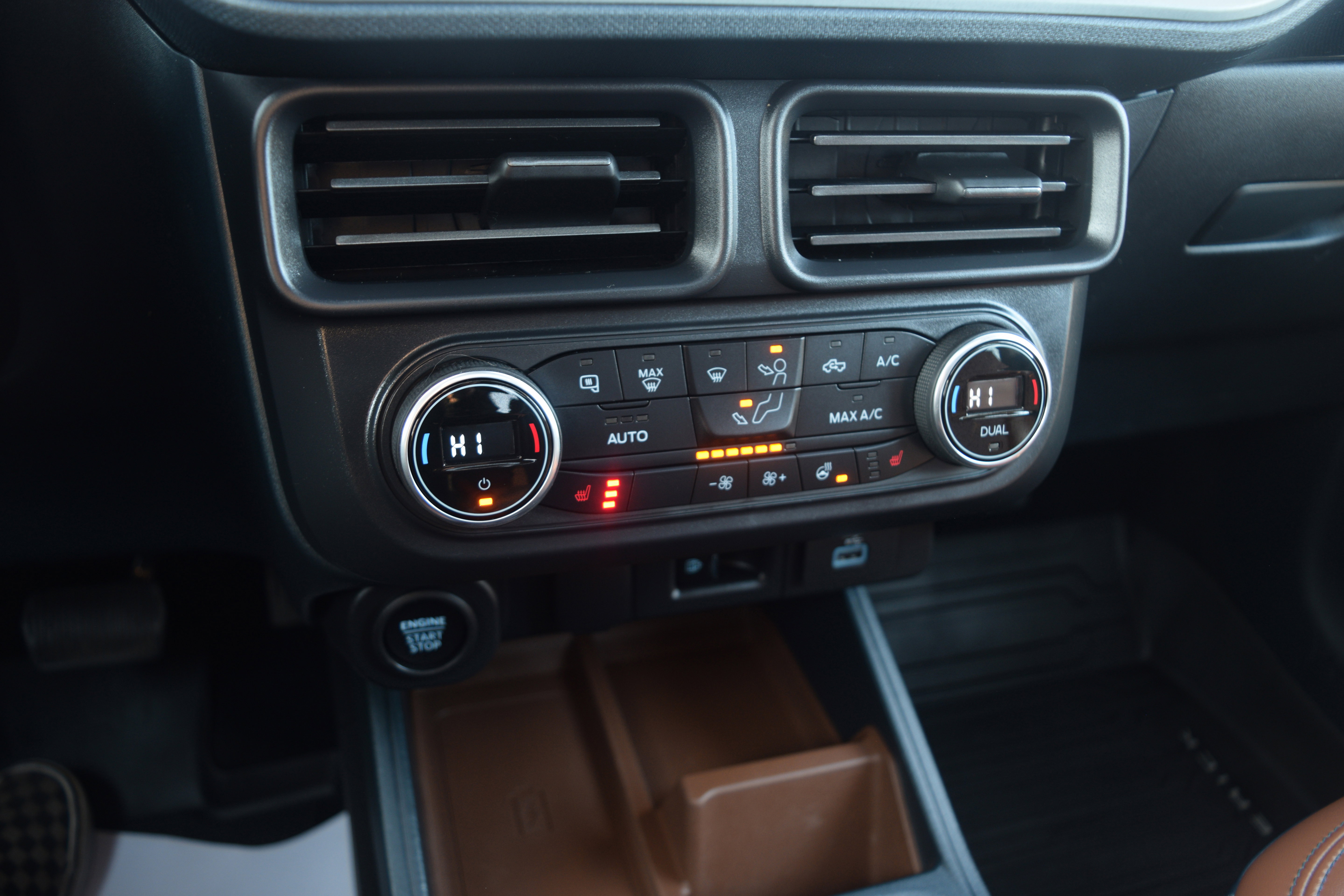 Used 2022 Ford Maverick Lariat w/ Lariat Luxury Package image 11