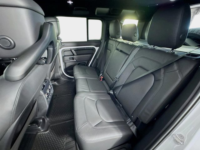 Used 2026 Land Rover Defender 110 X-Dynamic SE image 24