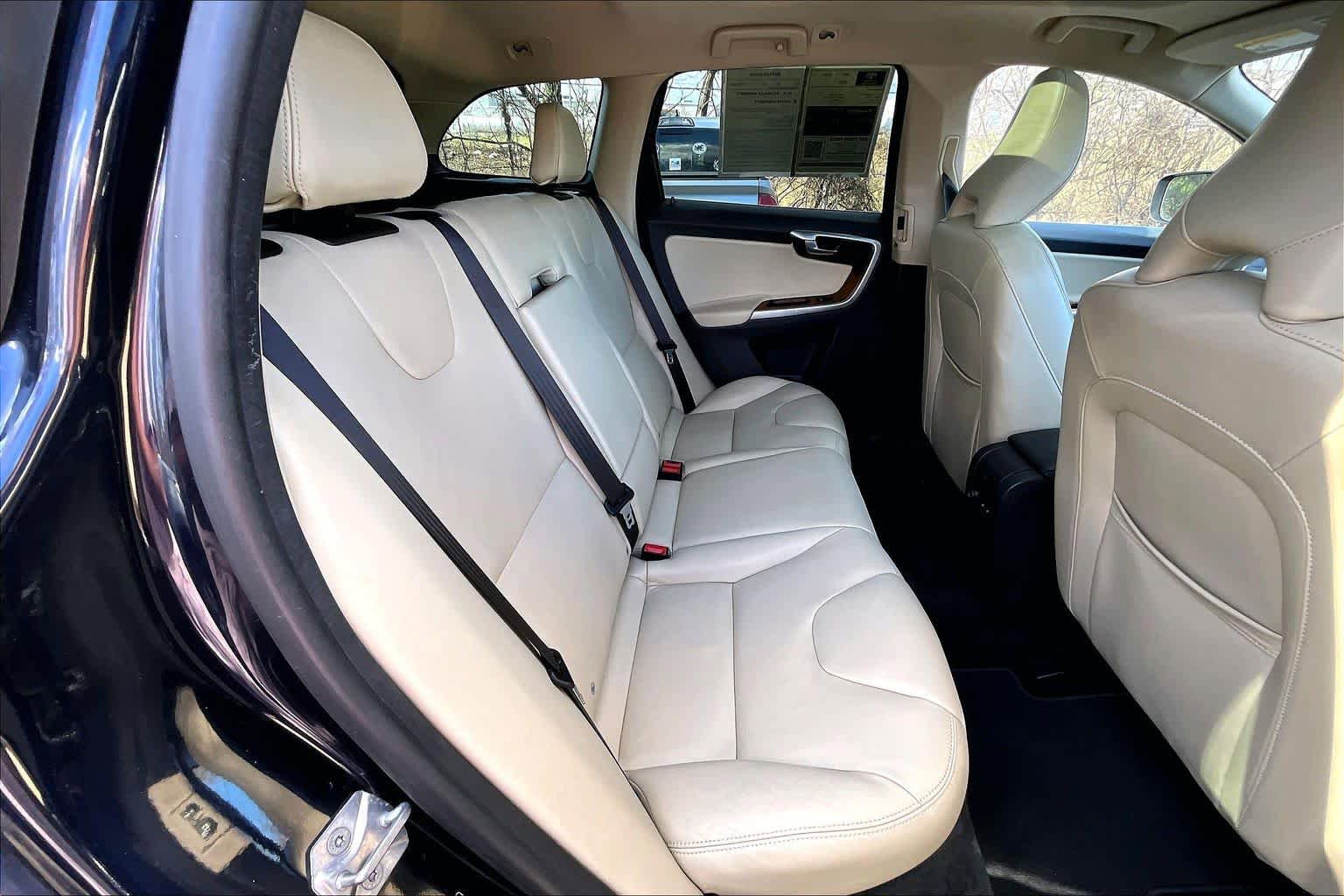Used 2017 Volvo XC60 T6 Inscription w/ Climate Package image 19