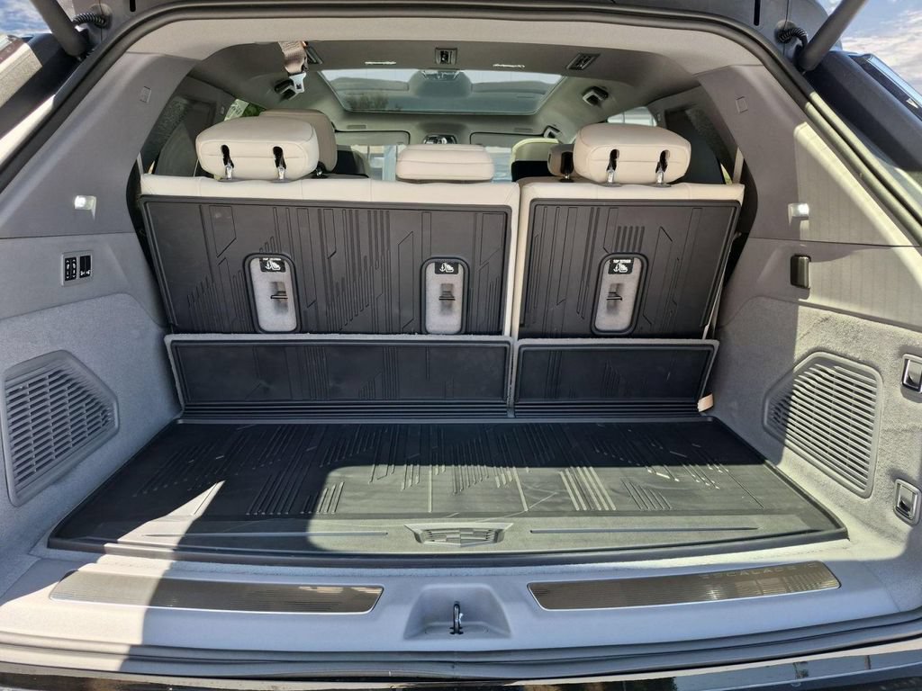 New 2026 Cadillac Escalade IQ Sport 1 w/ LPO, Floor Liner Package AWD/4WD image 14