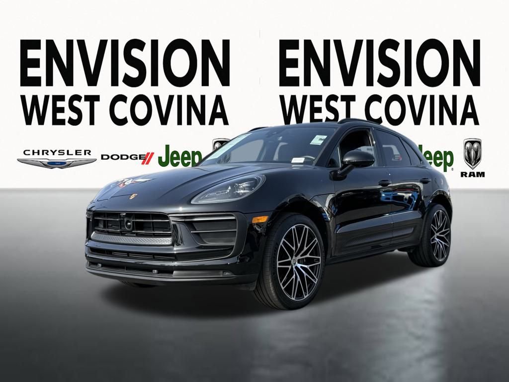 Used 2025 Porsche Macan image 4