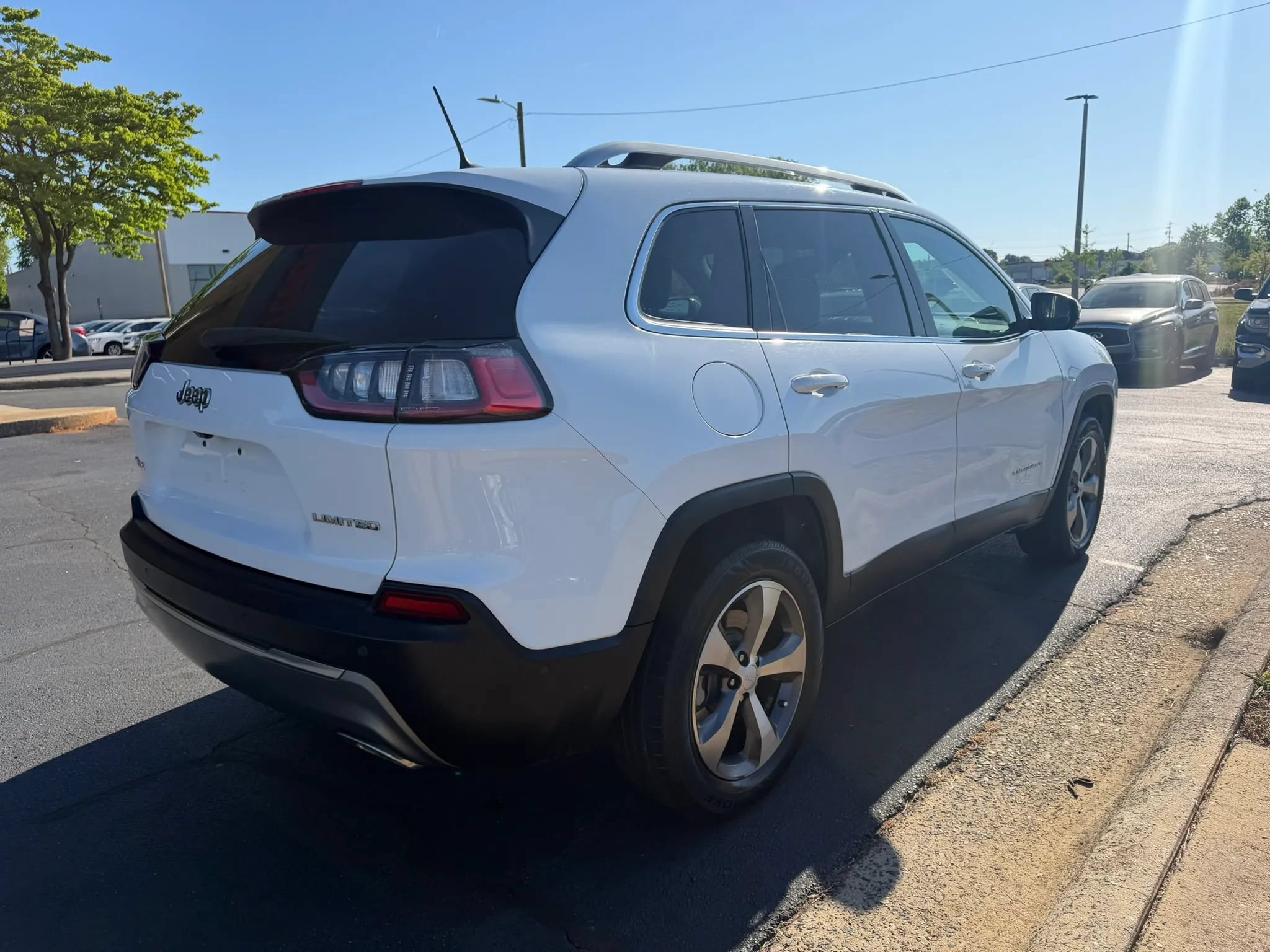 Used 2021 Jeep Cherokee Limited AWD/4WD image 8