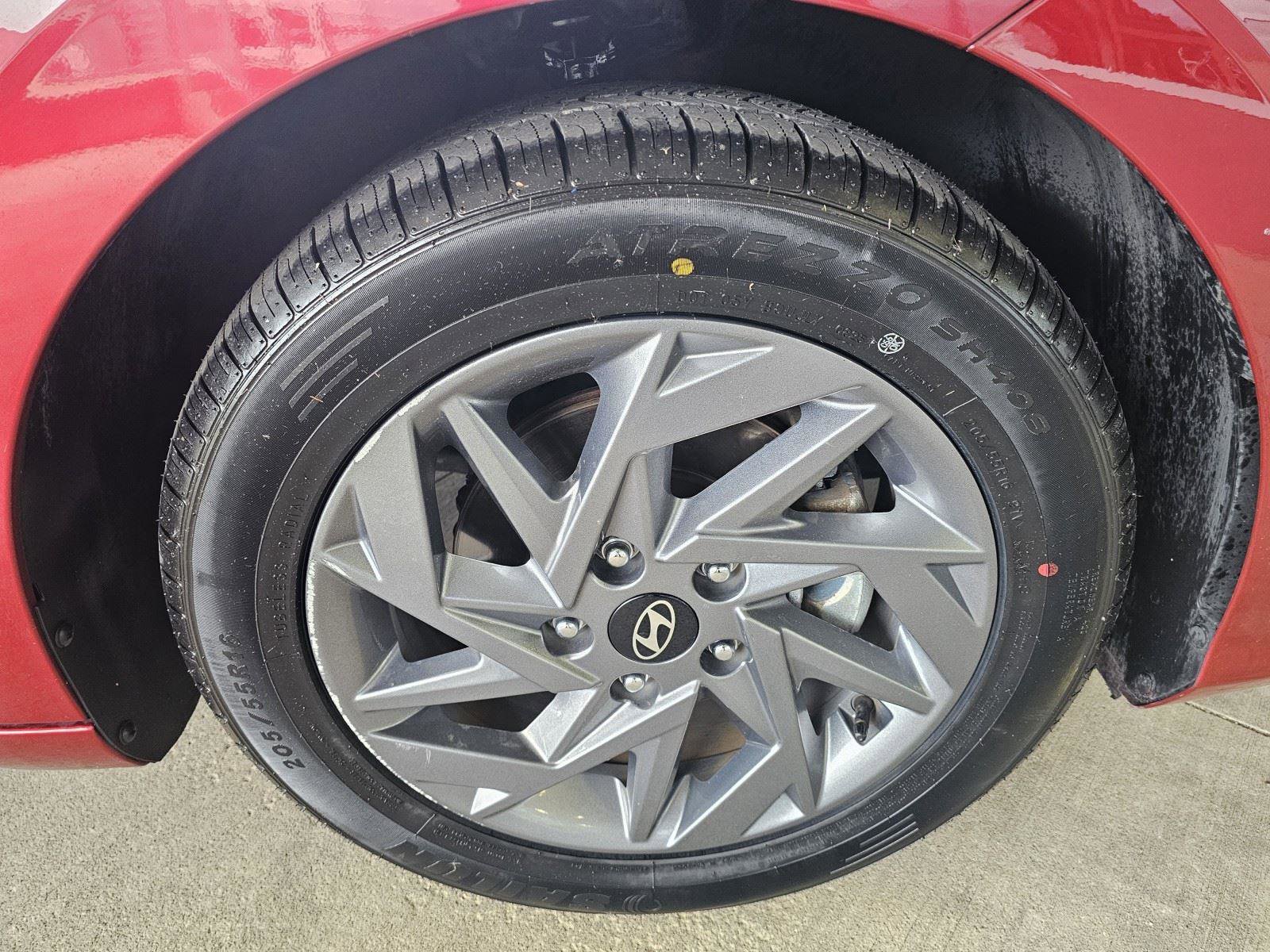 Used 2024 Hyundai Elantra SEL image 17