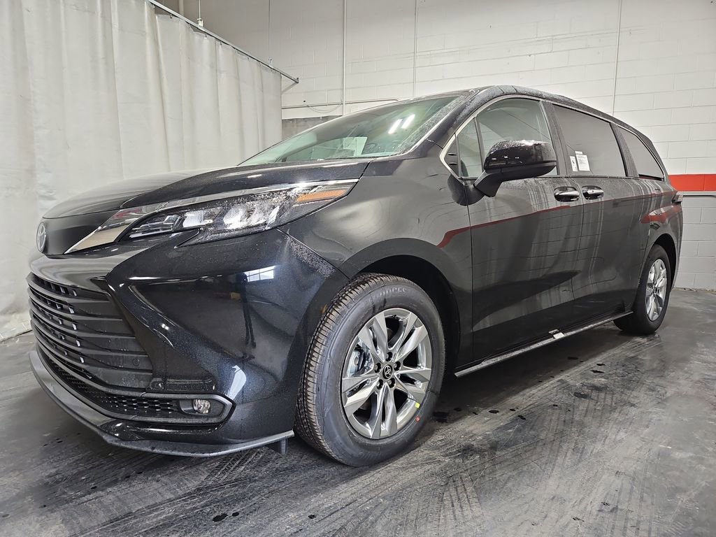 New 2026 Toyota Sienna XLE image 4