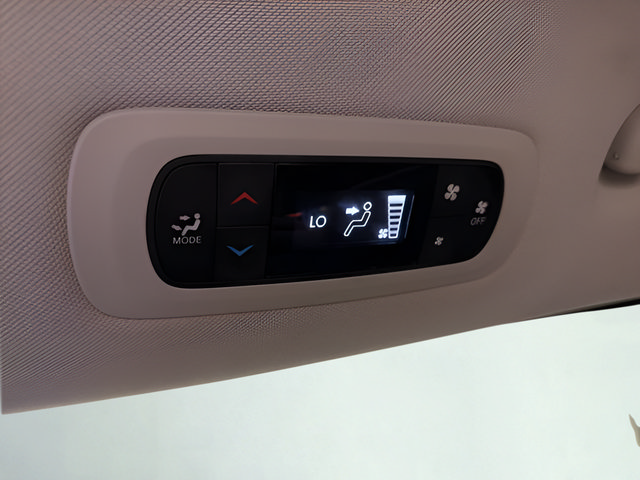 Used 2024 Chrysler Voyager LX FWD image 26