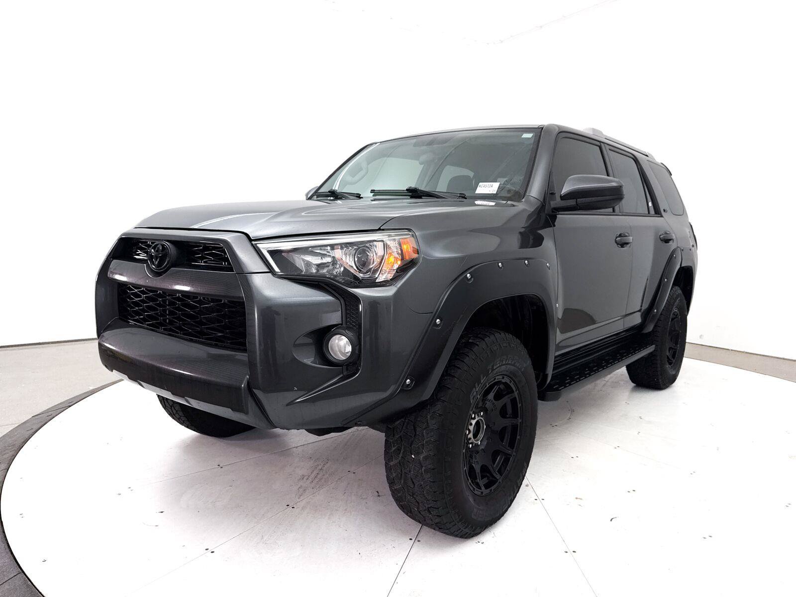Used 2018 Toyota 4Runner SR5 AWD/4WD image 3