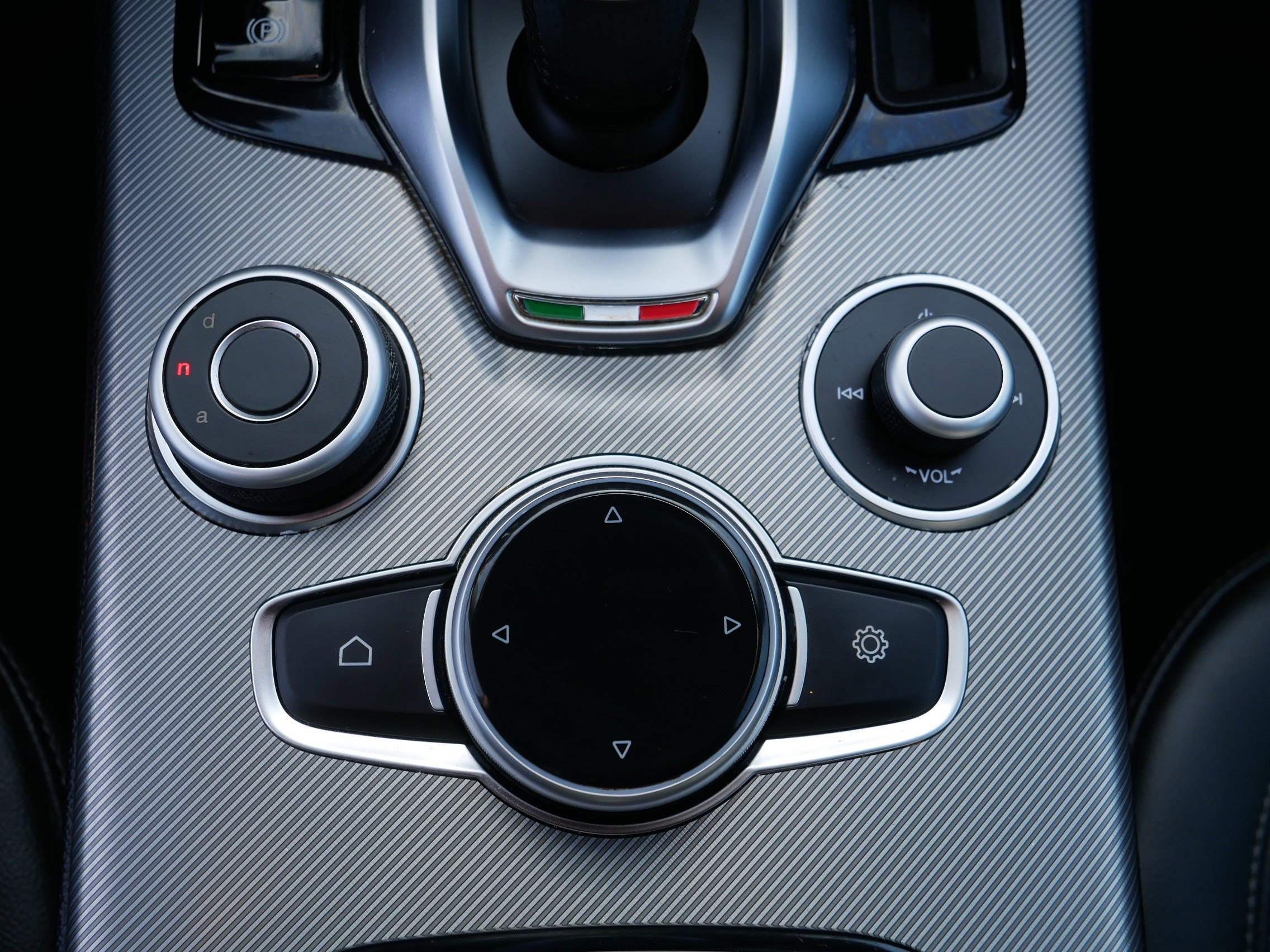 Used 2025 Alfa Romeo Stelvio Sprint w/ Convenience Package image 31