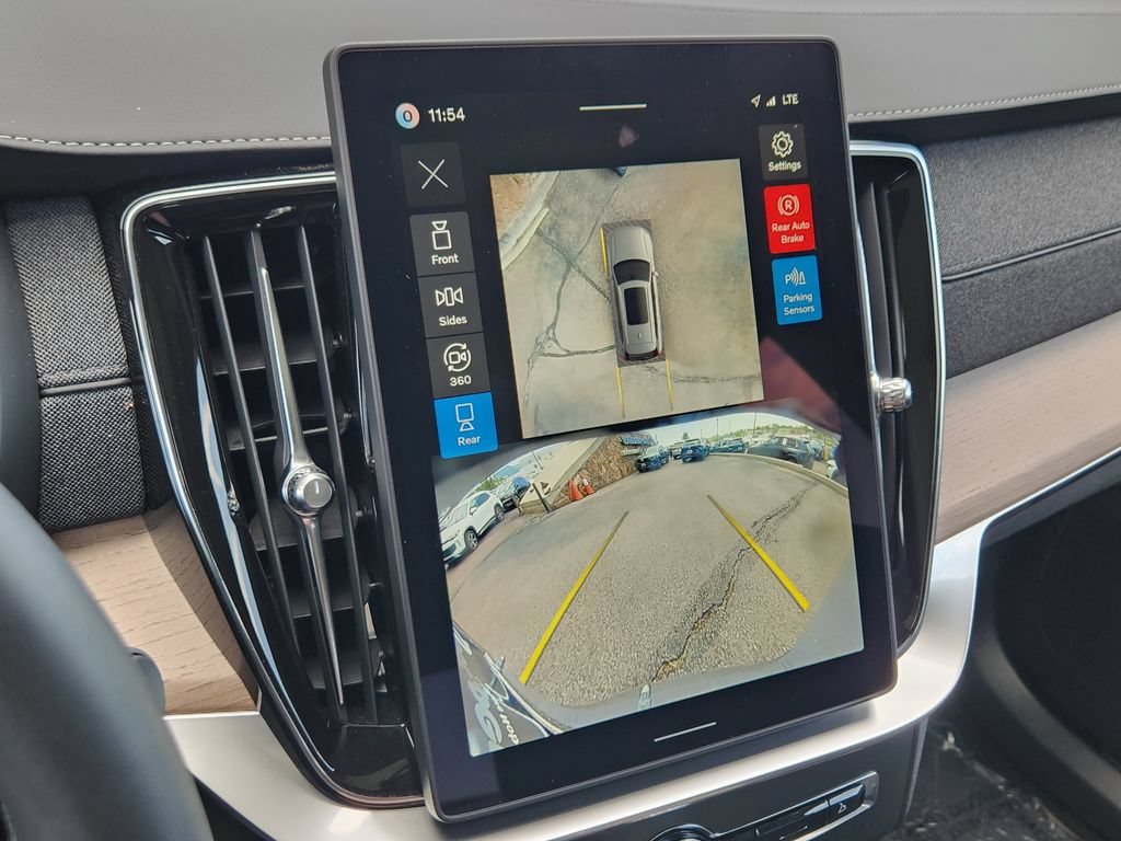 New 2026 Volvo XC90 B6 Plus w/ Protection Package AWD/4WD image 9