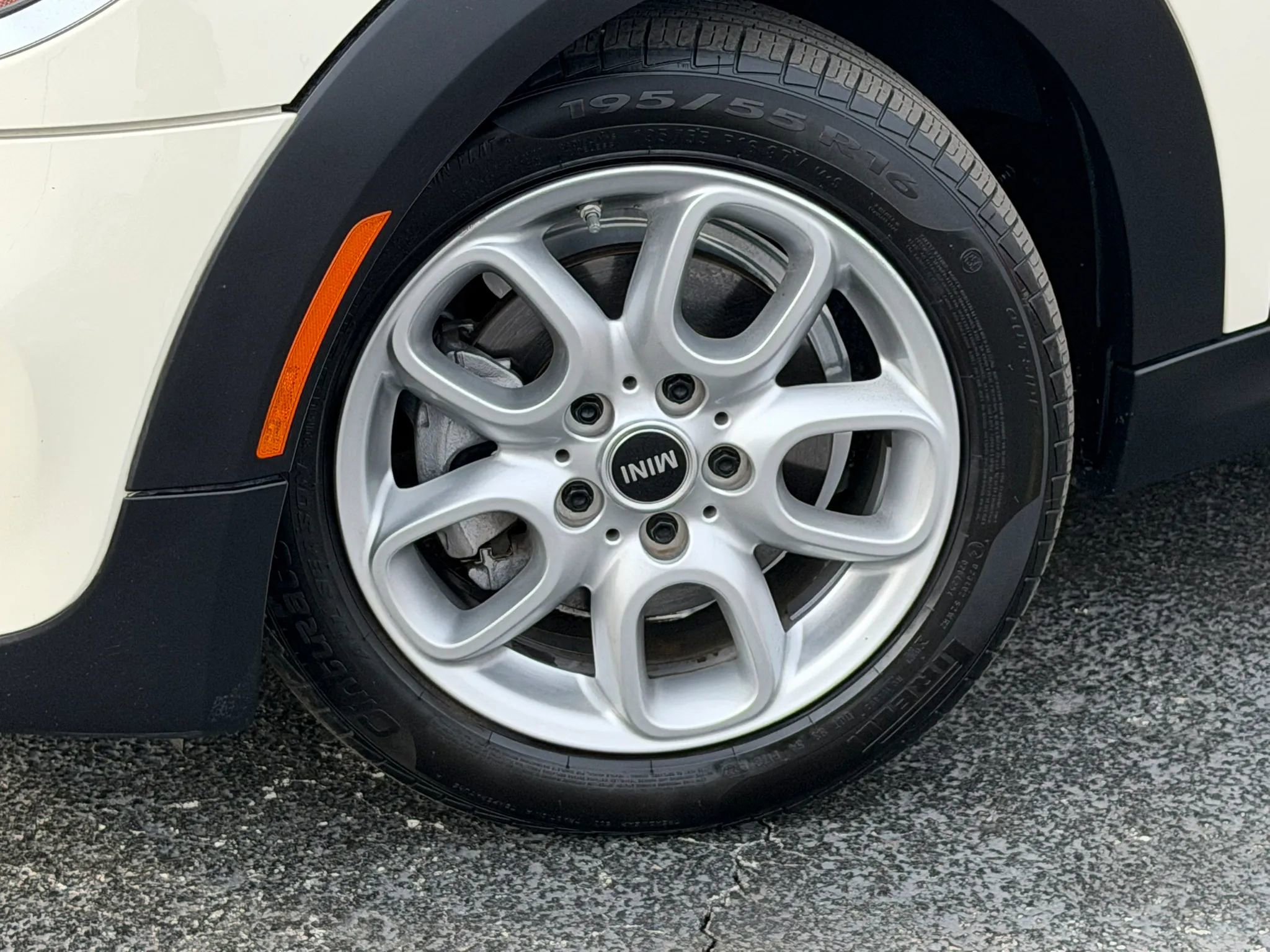 Used 2018 MINI Cooper 2-Door Hardtop image 3