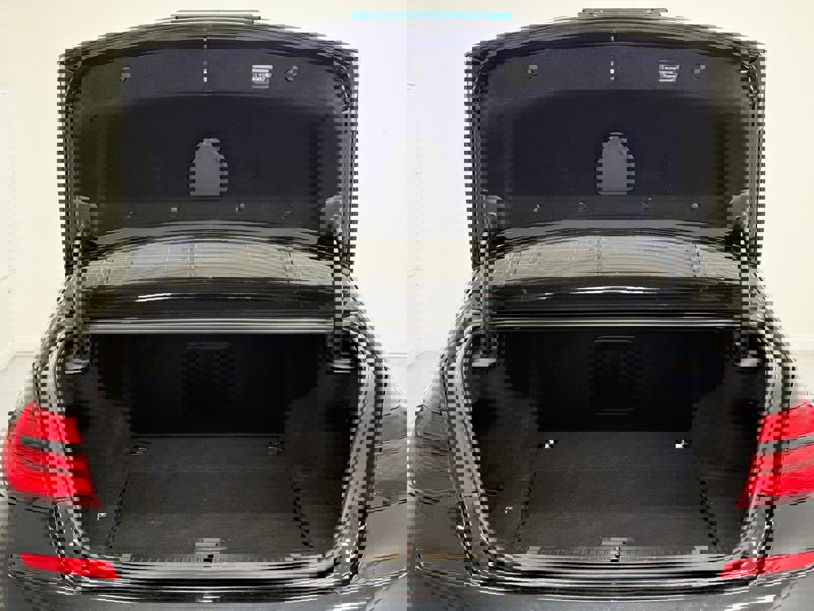 Used 2018 BMW 740e xDrive image 47