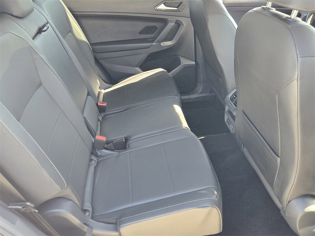 Used 2018 Volkswagen Tiguan SEL image 16