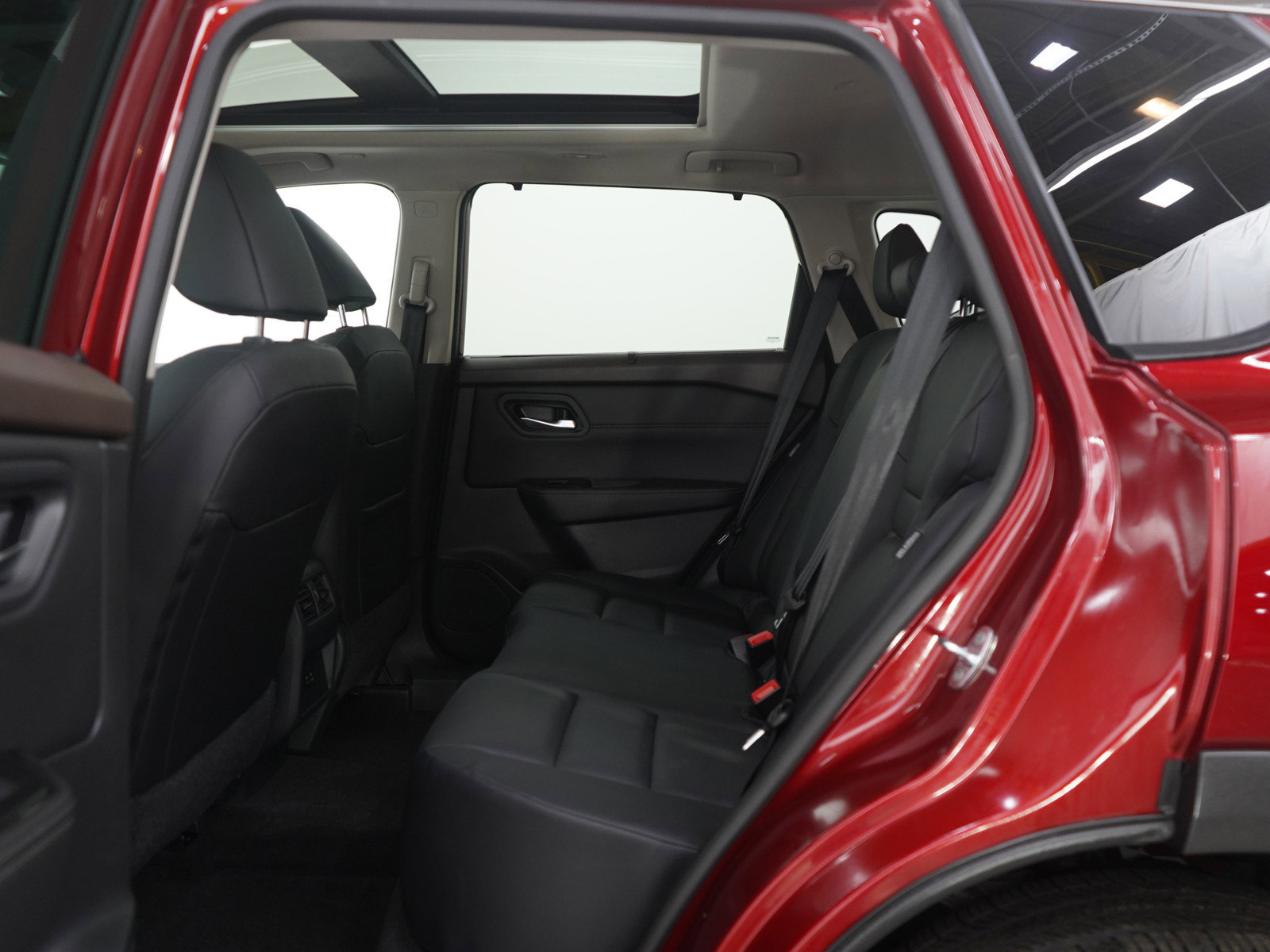 Used 2023 Nissan Rogue SV w/ SV Premium B Package image 18