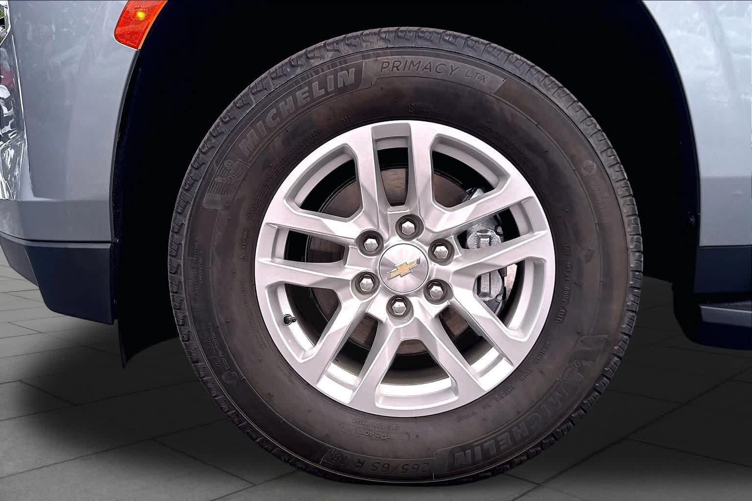 Used 2024 Chevrolet Tahoe LT w/ Luxury Package RWD image 10