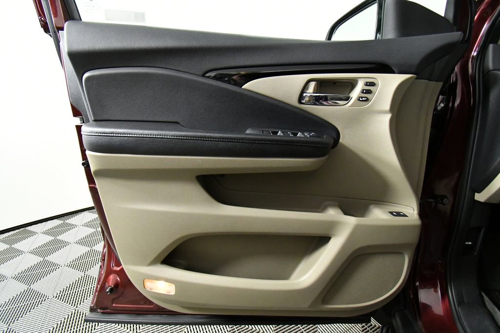Used 2018 Honda Pilot Touring image 21